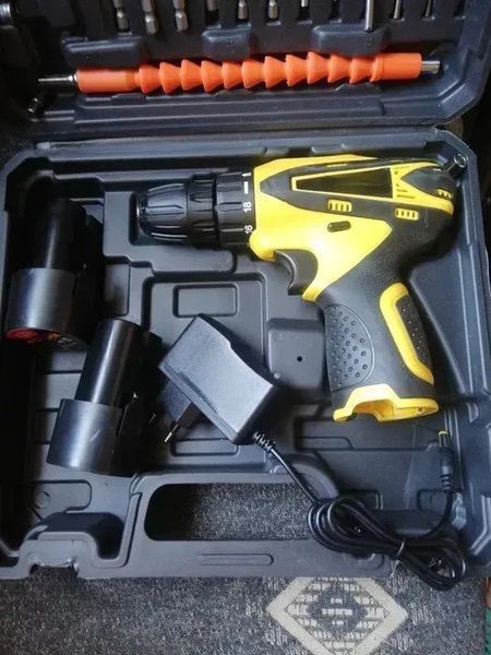 Шуруповёрт (12V, 2AH) с набором инструментов. Аккумуляторный шуруповерт  200008377-200000581 фото